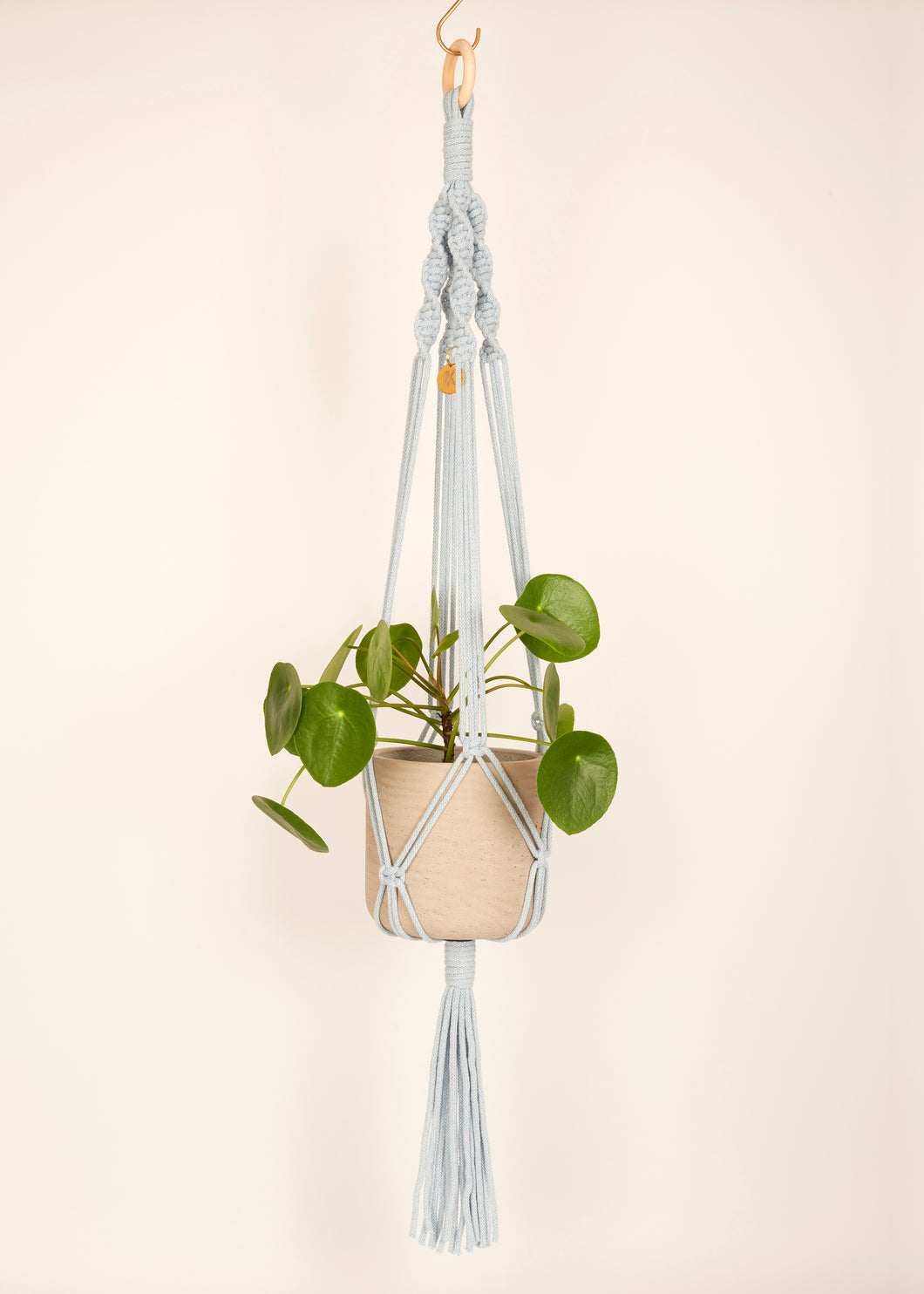 Modern, eco friendly macramé Plant Hanger in China Blue, Twisted knot style in maxi length (c95cm). Handmade from 100% recycled cotton, with a free brass hanging hook and beautiful eco-friendly gift box. Perfect gift for plant lovers